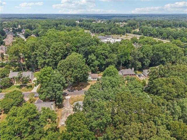 2412 Meadowglen Trail, Snellville, GA 30078