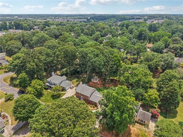 2412 Meadowglen Trail, Snellville, GA 30078