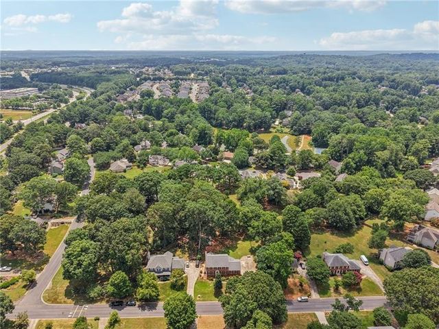 2412 Meadowglen Trail, Snellville, GA 30078