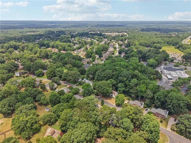 2412 Meadowglen Trail, Snellville, GA 30078