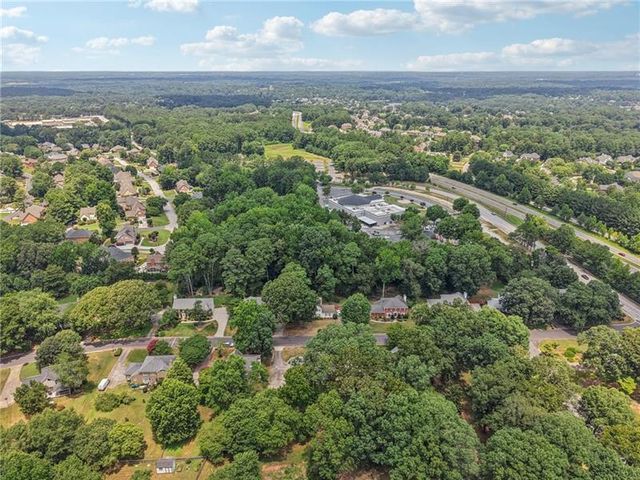 2412 Meadowglen Trail, Snellville, GA 30078