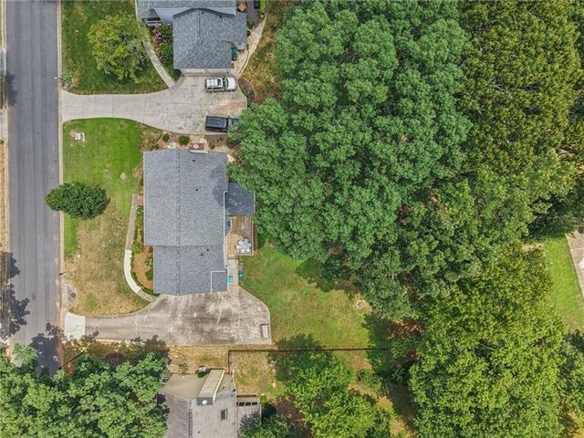 2412 Meadowglen Trail, Snellville, GA 30078