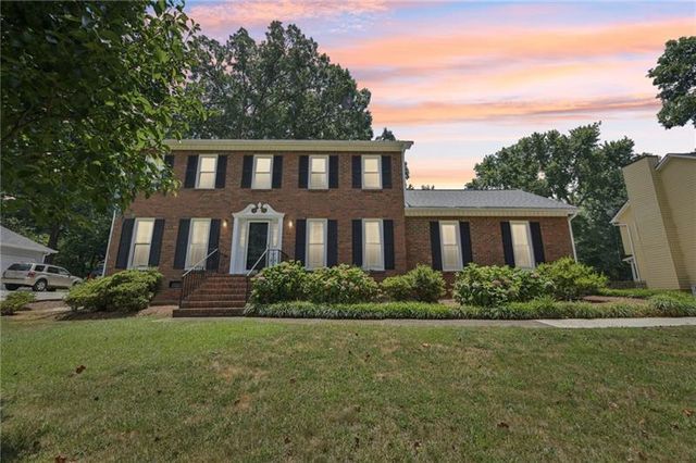 2412 Meadowglen Trail, Snellville, GA 30078