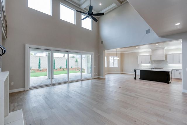 11637 N Trevino Lane, Fresno, CA 93730