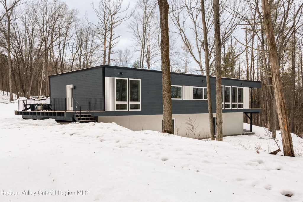 120 Cauterskill Avenue, Catskill, NY 12414