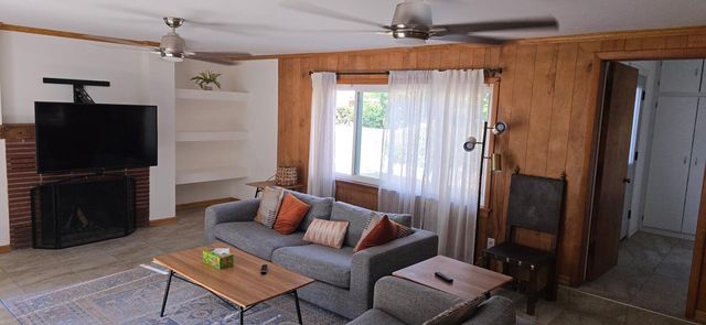 4220 Broadmoor Avenue NE, Albuquerque, NM 87108