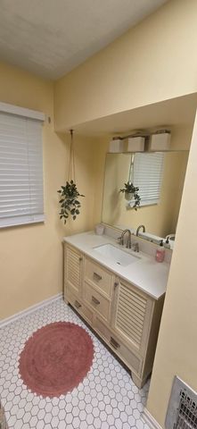 4220 Broadmoor Avenue NE, Albuquerque, NM 87108