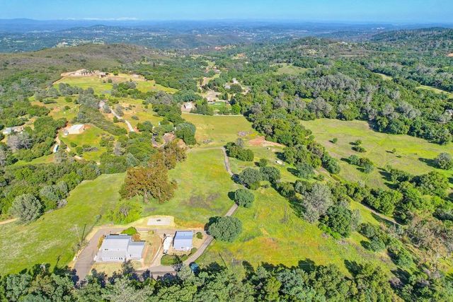 888 Old Neumann Rd, Rescue, CA 95672