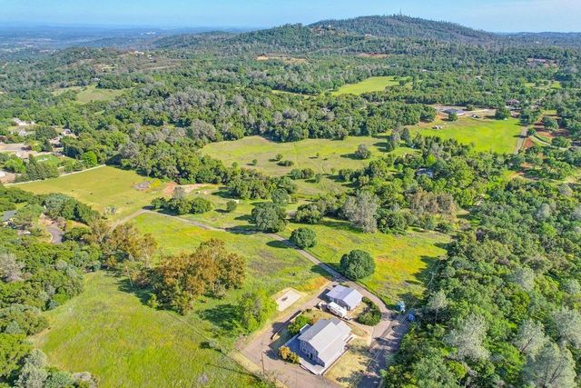 888 Old Neumann Rd, Rescue, CA 95672