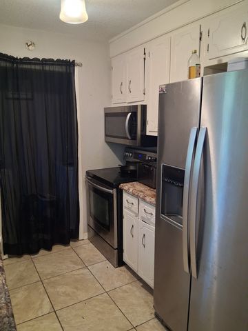 221 Jim Thorpe Dr, Clarksville, TN 37042