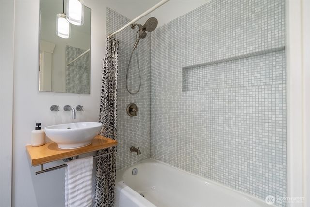 7531 25th Avenue NW, Seattle, WA 98117