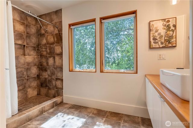 7531 25th Avenue NW, Seattle, WA 98117