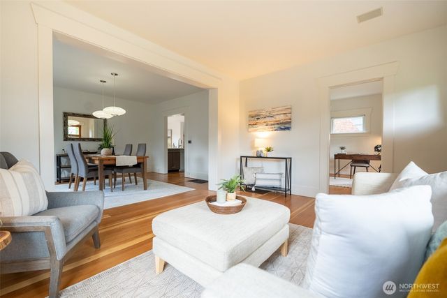 7531 25th Avenue NW, Seattle, WA 98117