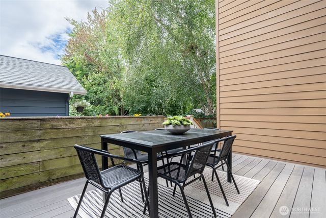 7531 25th Avenue NW, Seattle, WA 98117