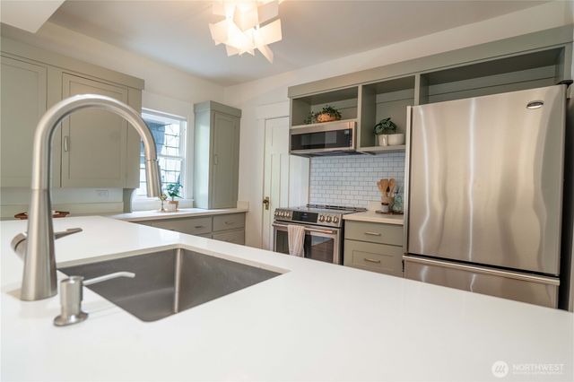 7531 25th Avenue NW, Seattle, WA 98117