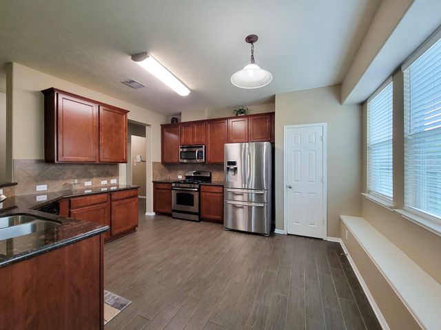 805 Arlington Pointe Drive, League City, TX 77573