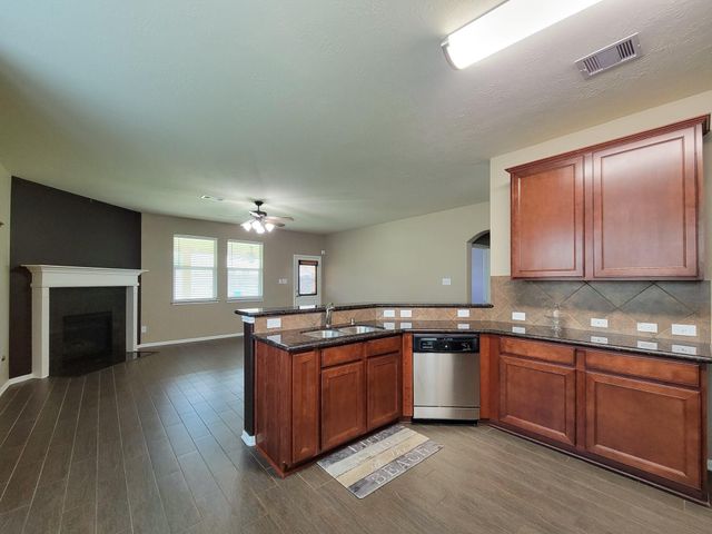 805 Arlington Pointe Drive, League City, TX 77573