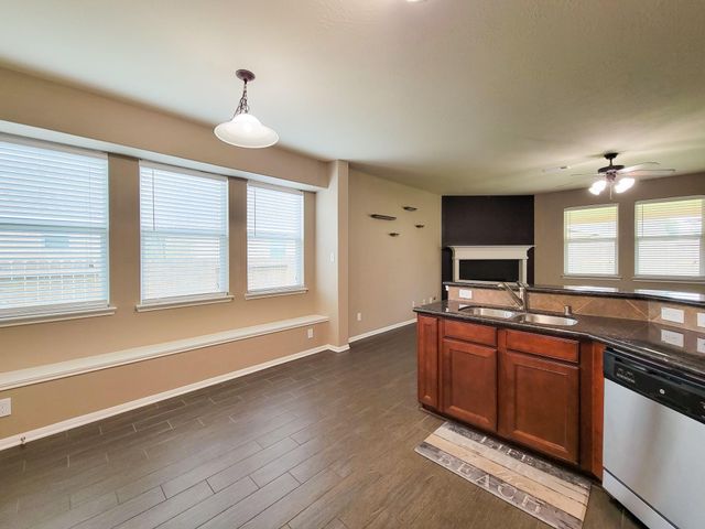 805 Arlington Pointe Drive, League City, TX 77573