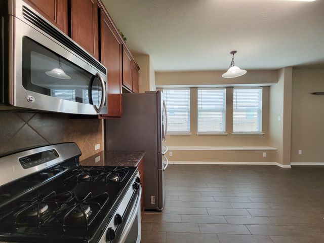 805 Arlington Pointe Drive, League City, TX 77573