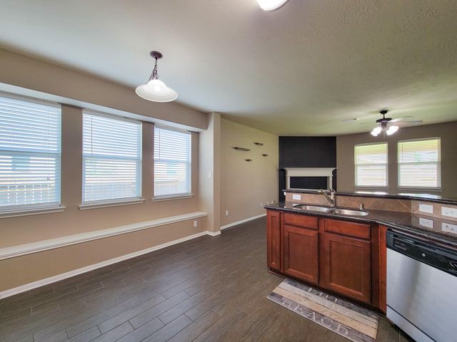 805 Arlington Pointe Drive, League City, TX 77573