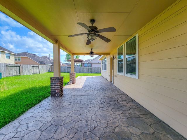 805 Arlington Pointe Drive, League City, TX 77573