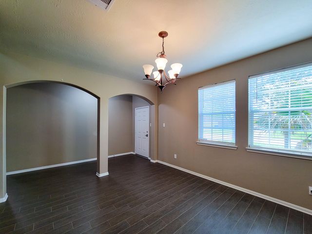 805 Arlington Pointe Drive, League City, TX 77573