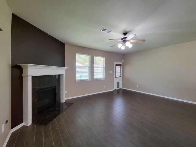 805 Arlington Pointe Drive, League City, TX 77573