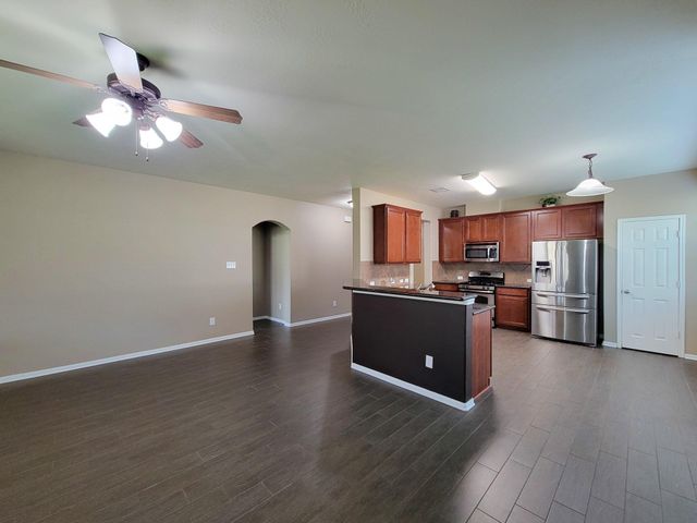 805 Arlington Pointe Drive, League City, TX 77573