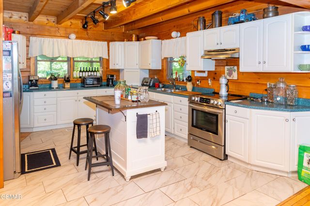 440 Deer Path Lane, Gatlinburg, TN 37738