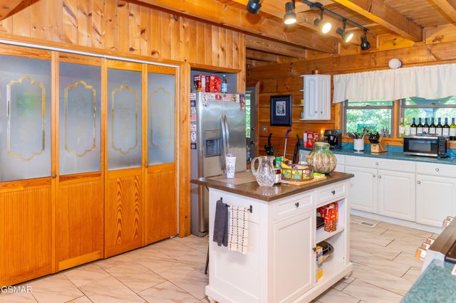 440 Deer Path Lane, Gatlinburg, TN 37738