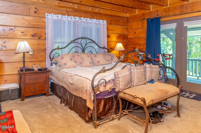 440 Deer Path Lane, Gatlinburg, TN 37738