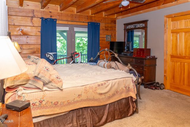 440 Deer Path Lane, Gatlinburg, TN 37738