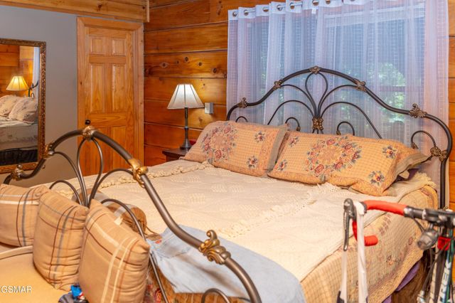 440 Deer Path Lane, Gatlinburg, TN 37738
