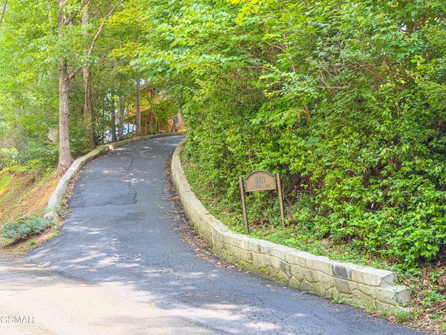 440 Deer Path Lane, Gatlinburg, TN 37738