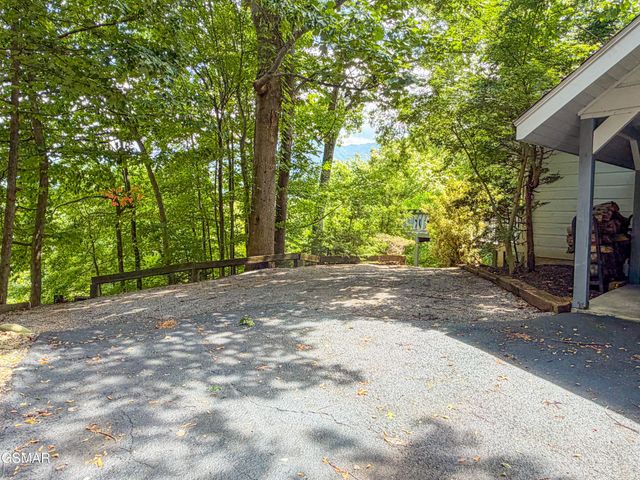 440 Deer Path Lane, Gatlinburg, TN 37738