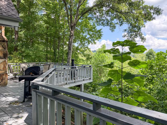 440 Deer Path Lane, Gatlinburg, TN 37738