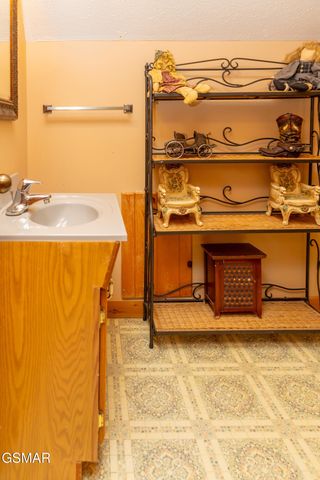 440 Deer Path Lane, Gatlinburg, TN 37738