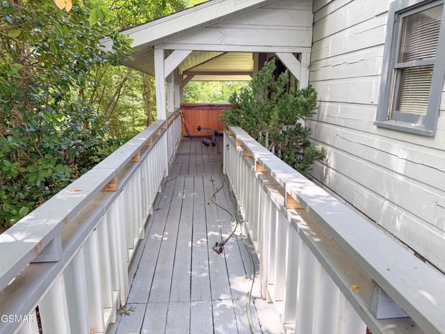 440 Deer Path Lane, Gatlinburg, TN 37738