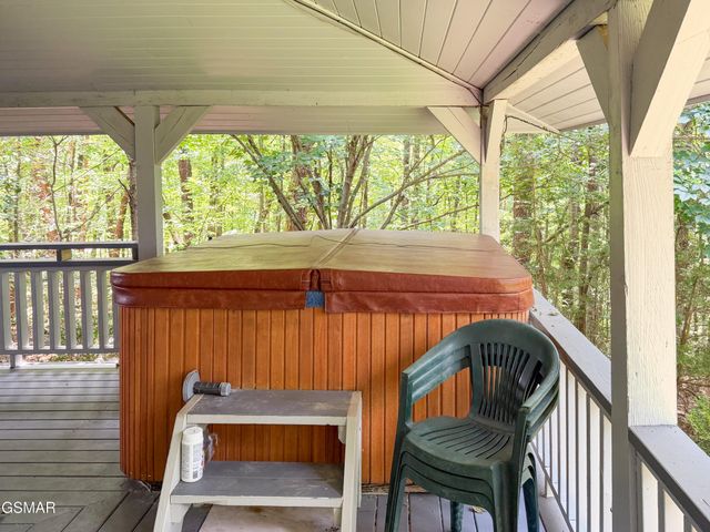 440 Deer Path Lane, Gatlinburg, TN 37738