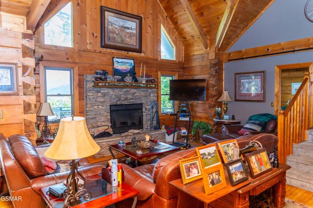 440 Deer Path Lane, Gatlinburg, TN 37738