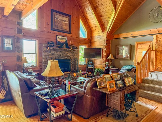 440 Deer Path Lane, Gatlinburg, TN 37738