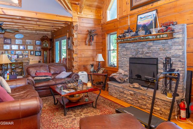 440 Deer Path Lane, Gatlinburg, TN 37738