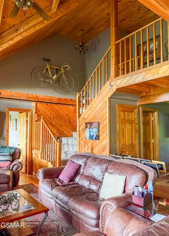 440 Deer Path Lane, Gatlinburg, TN 37738