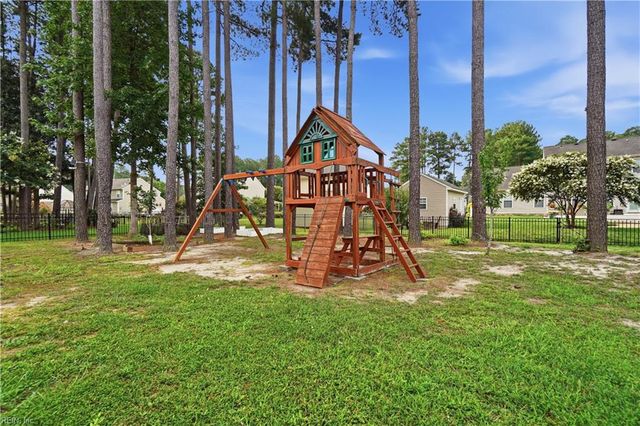 232 Wellington Cir, Smithfield, VA 23430