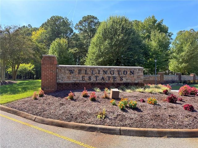 232 Wellington Cir, Smithfield, VA 23430