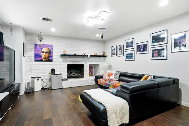 2409 Whitewood Drive, Dallas, TX 75233