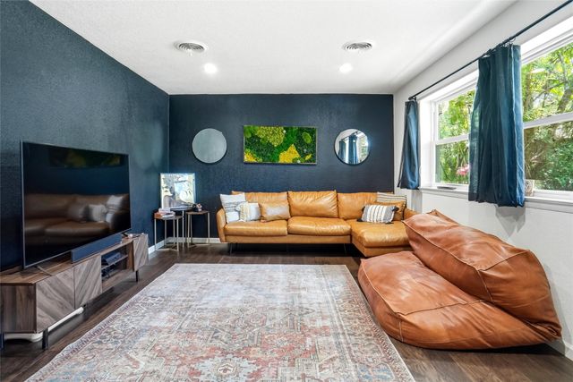 2409 Whitewood Drive, Dallas, TX 75233