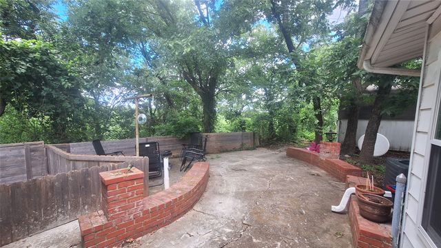 2409 Whitewood Drive, Dallas, TX 75233