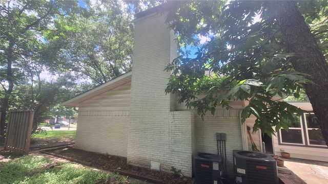 2409 Whitewood Drive, Dallas, TX 75233