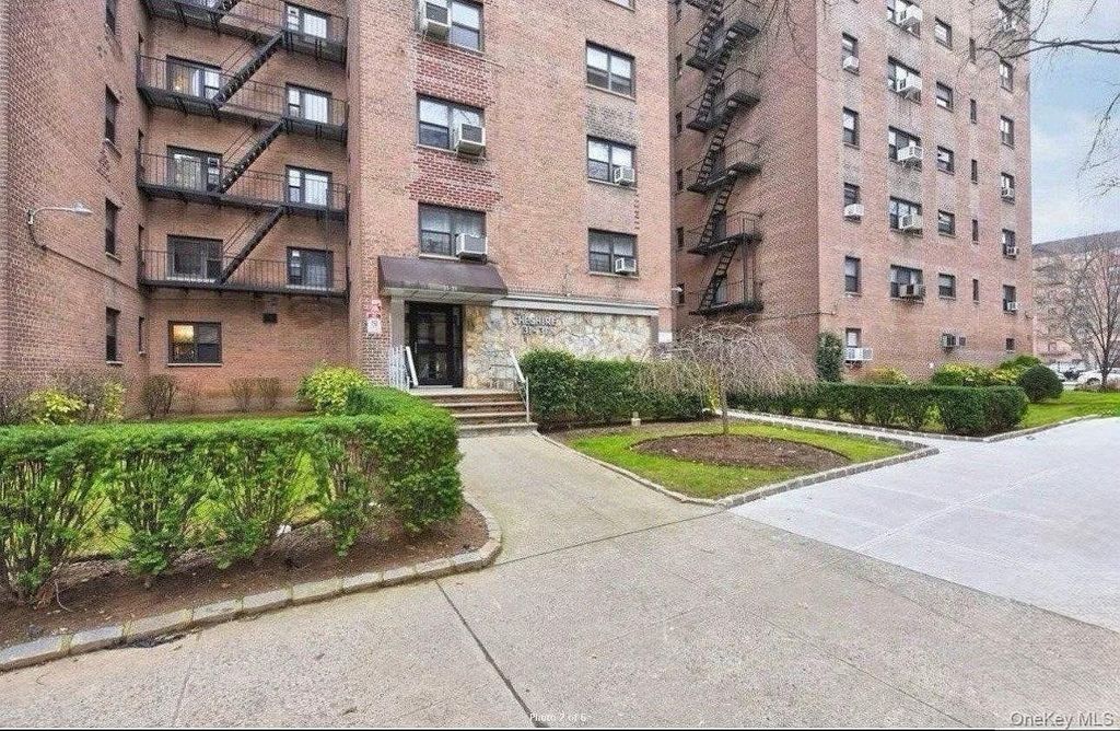 31-31 138th Street 6C, Flushing, NY 11354